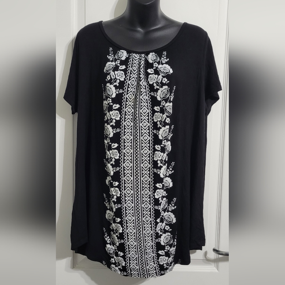 Black and White Floral Tunic Top